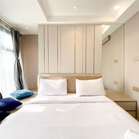 Simply And Comfortable 2Br Pollux Chadstone Apartment By Travelio Cikarang Exterior foto